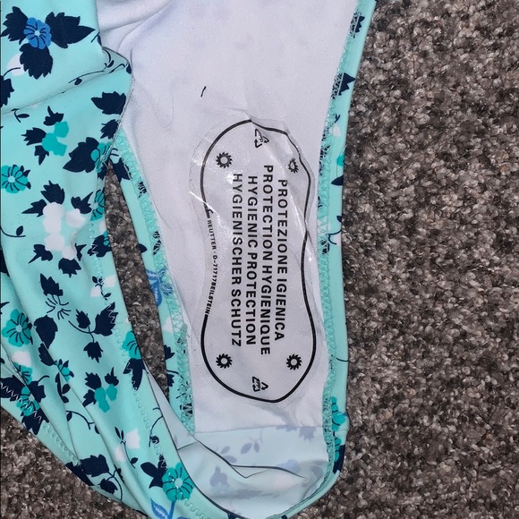 🦩🚨Cupshe Blue Floral One Piece🚨🦩 - Picture 3 of 5